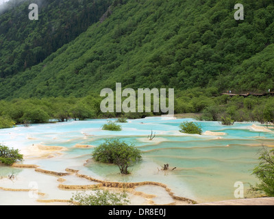 5 couleurs en étang Huanglong, Chine Banque D'Images