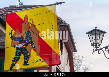 Une bannière de rue célébrant le Swabian-Alemannic Carnaval à Überlingen, Allemagne - aucune vente sur Alamy ou ailleurs Banque D'Images