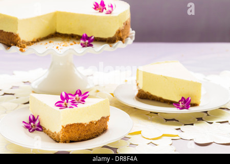 Lilikoi élégant (fruits de la passion) tarte chiffon avec croûte de biscuits graham Banque D'Images