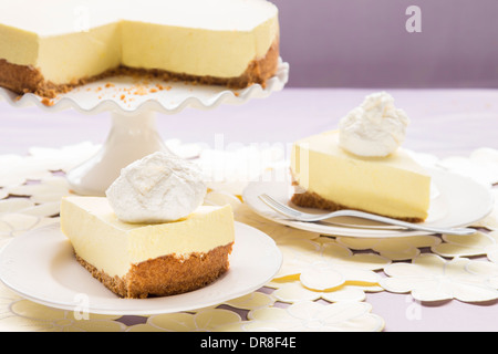 Lilikoi élégant (fruits de la passion) tarte chiffon avec croûte de biscuits graham Banque D'Images