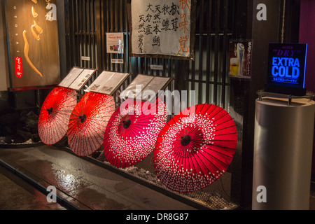 Kyoto, Japon - 04 septembre 2013 : Pontocho est rempli de restaurants, bars ou des geishas de thé. Banque D'Images