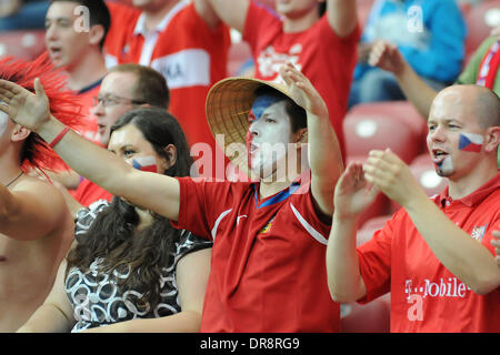 Atmosphère Fans de Portugal et République tchèque montrent leur soutien avant les équipes alignées les unes contre les autres dans le trimestre dernier stade de l'Euro 2012 Varsovie, Pologne - 21.06.12 Banque D'Images