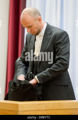 Hanovre, Allemagne. 22 janvier, 2014. Procureur public Eimterbaeumer Clemens se trouve dans la cour régionale d'Hanovre, Allemagne, 22 janvier 2014. L'ancien président allemand Wulff est jugé pour l'acceptation d'avantages. Photo : JULIAN STRATENSCHULTE/dpa/Alamy Live News Banque D'Images