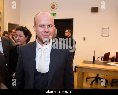 Hanovre, Allemagne. 22 janvier, 2014. Procureur public Eimterbaeumer Clemens se trouve dans la cour régionale d'Hanovre, Allemagne, 22 janvier 2014. L'ancien président allemand Wulff est jugé pour l'acceptation d'avantages. Photo : JULIAN STRATENSCHULTE/dpa/Alamy Live News Banque D'Images