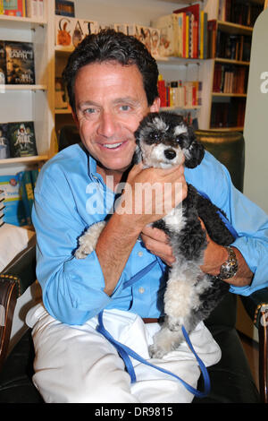 WABC-TV Météorologue Bill Evans participe à une séance de signature de 'Il pleut des poissons et des araignées" BookHampton à Southampton, New York - 23.06.12 Banque D'Images