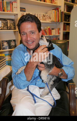 WABC-TV Météorologue Bill Evans participe à une séance de signature de 'Il pleut des poissons et des araignées" BookHampton à Southampton, New York - 23.06.12 Banque D'Images