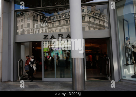 Boutique Zara à Oxford Street à Londres Angleterre 14 mars. Zara Inditex propriétaire Banque D'Images