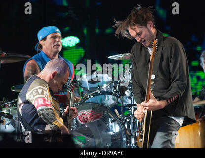 Chad Smith, Flea et Josh Klinghoffer de Red Hot Chili Peppers en live à Knebworth Knebworth, Hertfordshire - 23.06.12 Banque D'Images