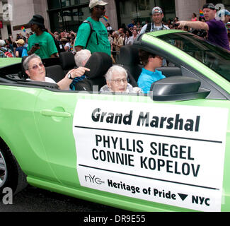 Connie Kopelov de fierté du patrimoine 2012 mars New York sur la Cinquième Avenue New York City, USA - 24.06.12 Banque D'Images