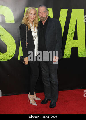 John Paul DeJoria, Eloise Broady DeJoria La première de "sauvages" à Westwood Village - Arrivées Los Angeles, Californie - 25.06.12 Banque D'Images