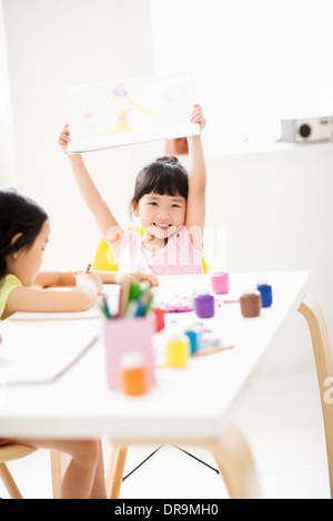 Les enfants jouent avec les couleurs de doigt Banque D'Images