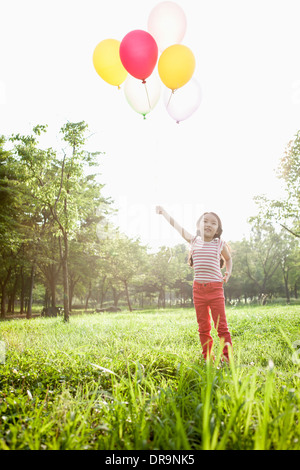 A girl Playing with balloons Banque D'Images