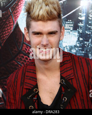 Colton Dixon Los Angeles premiere de 'The Amazing Spider-Man' qui s'est tenue au Regency Village Theatre - Arrivées Los Angeles, Californie - 28.06.12 Banque D'Images