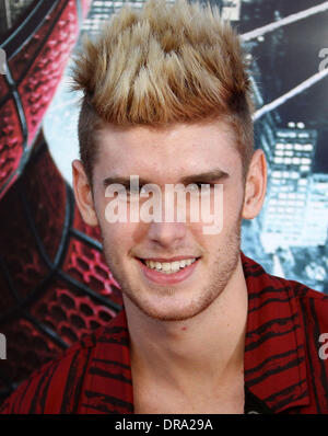 Colton Dixon Los Angeles premiere de 'The Amazing Spider-Man' qui s'est tenue au Regency Village Theatre - Arrivées Los Angeles, Californie - 28.06.12 Banque D'Images