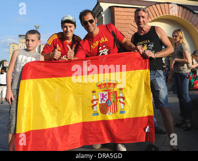 L'Espagnol fans avant la finale de l'Euro 2012 entre l'Espagne et l'Italie au Stade Olympique de Kiev, Ukraine - 01.07.12 Banque D'Images