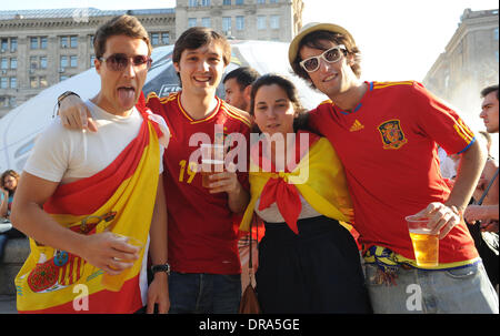 L'Espagnol fans avant la finale de l'Euro 2012 entre l'Espagne et l'Italie au Stade Olympique de Kiev, Ukraine - 01.07.12 Banque D'Images