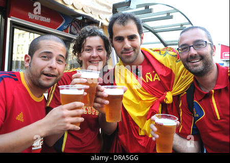 L'Espagnol fans avant la finale de l'Euro 2012 entre l'Espagne et l'Italie au Stade Olympique de Kiev, Ukraine - 01.07.12 Banque D'Images