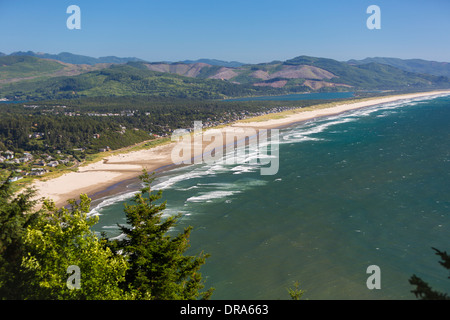 MANZANITA, Oregon, USA - Plage et surf sur la côte de l'Oregon. Banque D'Images