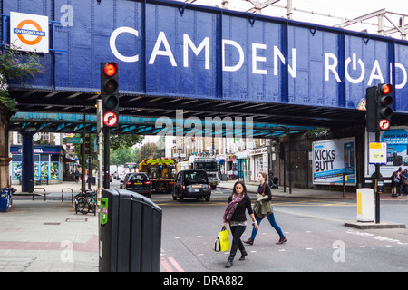 Pont ferroviaire de Camden Road - Londres Banque D'Images