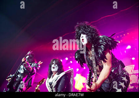 Gene Simmons, Paul Stanley et Tommy Thayler de Kiss se produisant au HMV Forum Londres (Angleterre) - 04.07.12 Banque D'Images