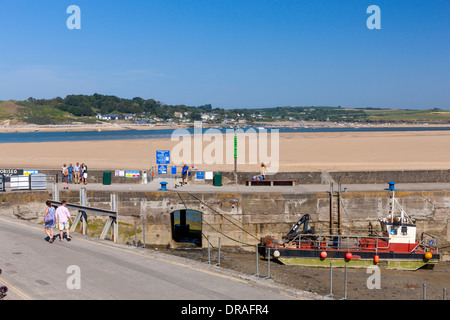 Padstow (Cornish : Lannwedhenek), une ville située sur la côte atlantique de l'Amérique du Cornwall, Angleterre, Royaume-Uni, Europe. Banque D'Images