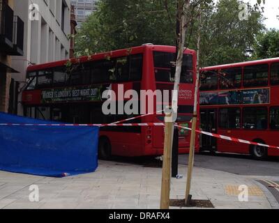 Une atmosphère de bus 10 s'est écrasé dans l'unisson immeuble sur Church Way Londres, Angleterre - 05.07.12 Banque D'Images