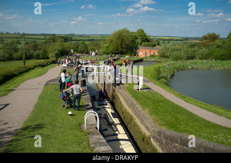 Les personnes qui désirent visiter Foxton Locks, Leicestershire en Angleterre sur un jour d'été. Banque D'Images