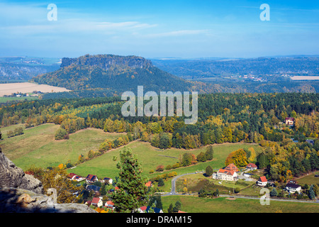 La Suisse saxonne paysage avec table mountain Lilienstein Banque D'Images