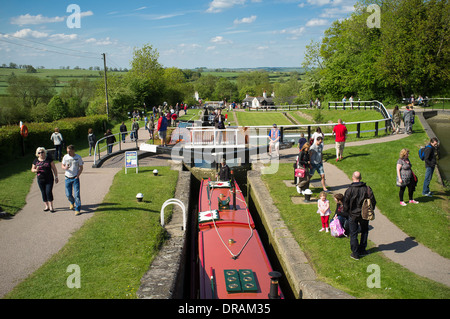 Les personnes qui désirent visiter Foxton Locks, Leicestershire en Angleterre sur un jour d'été. Banque D'Images