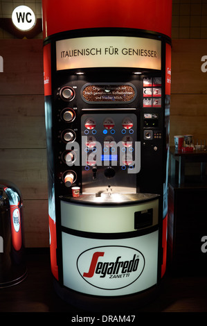 Segafredo Zanetti en libre service distributeur automatique de café Banque D'Images