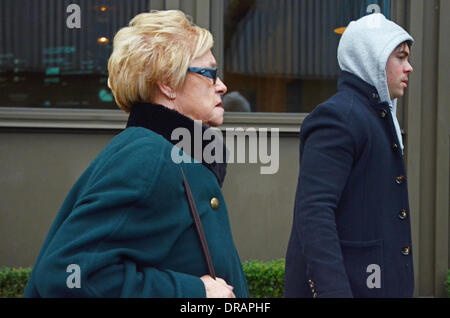 Londres, Royaume-Uni. 22 janvier 2014. Plat étoile arrivent à Londres pour le National 2014 Televevision Awards qui aura lieu à l'O2 de Londres 22/01/2014 Credit : JOHNNY ARMSTEAD/Alamy Live News Banque D'Images