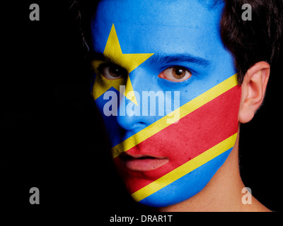 Drapeau de la République démocratique du Congo peint sur un visage d'un jeune homme Banque D'Images