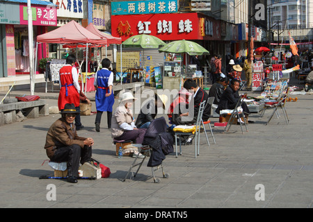 Scène de rue avec les populations locales à Dali, Dali, Chine Banque D'Images