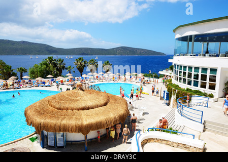 La plage sur Aegean resort turc, Bodrum, Turquie Banque D'Images