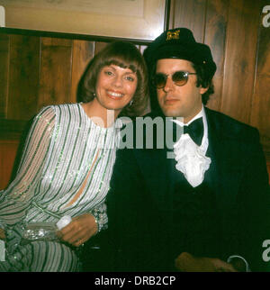 22 janvier 2014 Le Capitaine & Mass Hysteria sont, semble-t-il, obtenir divorcé. Daryl Capitaine Dragon et Toni Mass Hysteria sont connus pour leur chanson, "la canopée." Photo : 1976 - LE CAPITAINE ET TENILLE, DARYL DRAGON ET TONI TENILLE. (Crédit Image : © Nate Cutler/Globe Photos/ZUMAPRESS.com) © ZUMA Press, Inc./Alamy Live News Banque D'Images