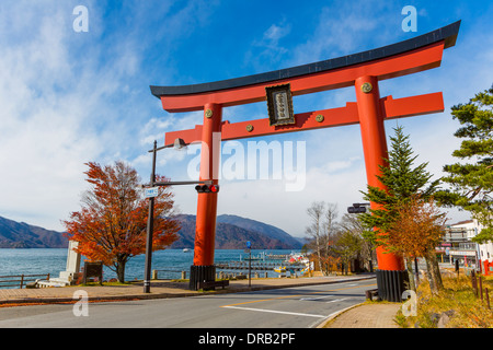 Culte porte à Nikko Futarasan Shrine Banque D'Images