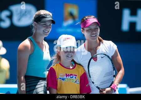 Melbourne, Victoria, Australie. 23 Jan, 2014. 23 janvier 2014 : 30ème Eugénie BOUCHARD (CAN) et 4ème seed Na LI (CHN) posent pour une photo dans leur match demi-finale le jour 11 de l'Australian Open 2014 Tournoi de tennis du grand chelem à Melbourne Park, Melbourne, Australie. Bas Sydney/Cal Sport Media/Alamy Live News Banque D'Images