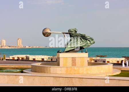 Sculpture en face de l'Amphithéâtre, Katara Cultural Village, Doha, Qatar Banque D'Images