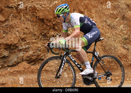 L'Australie du Sud. 23 Jan, 2014. Simon Clarke (Orica Greenedge) ordre croissant le roi de la montagne sur la route tire-bouchon dans l'étape 3 du Santos Tour Down Under 2014 de Norwood à Campbelltown, Sud de l'Australie le 23 janvier 2014 Crédit : Peter Mundy/Alamy Live News Banque D'Images