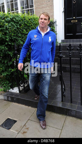 Shane Warne Liz Hurley aka Elizabeth Hurley et partenaire Shane Warne avec ses enfants vu quitter une résidence privée à Londres Londres, Angleterre - 06.07.12 Banque D'Images