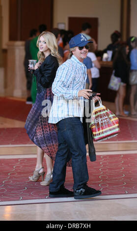 David Spade et sa petite amie Jillian Grace Aller au cinéma du Grove Hollywood, Californie - 06.07.12 Banque D'Images