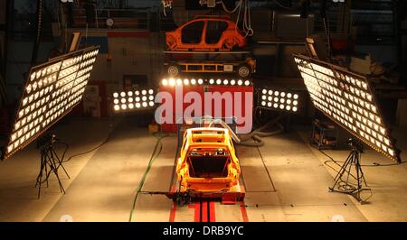 Landsberg am Lech, Allemagne. 22 janvier, 2014. Le transport de voiture fracasse contre un obstacle lors d'une série d'essai pour les sièges d'auto pour enfant à l'installation d'essais de l'association automobile allemande ADAC à Landsberg am Lech, Allemagne, 22 janvier 2014. Photo : Karl-Josef Opim/dpa/Alamy Live News Banque D'Images