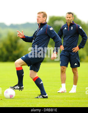 Stuart Pearce et Ryan Giggs GO l'équipe d'entraînement de football olympique à l'Hôtel et Spa Champneys Leicestershire, Angleterre - 09.07.12 Banque D'Images