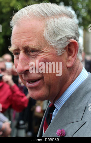 Le Prince Charles, prince de Galles, la cathédrale de St Asaph visites Denbighshire, Wales - 09.07.12 Banque D'Images