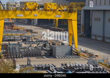 La Hyundai Heavy Industries, chantier qui s'étend sur environ 720 hectares autour de Mipo Bay, Ulsan, Corée du Sud, 23 mars 2013. Le ralentissement global econonmic a frappé la demande de grands navires effectuant Hyundai Heavy Industries, qui exploite le plus grand chantier naval. Banque D'Images