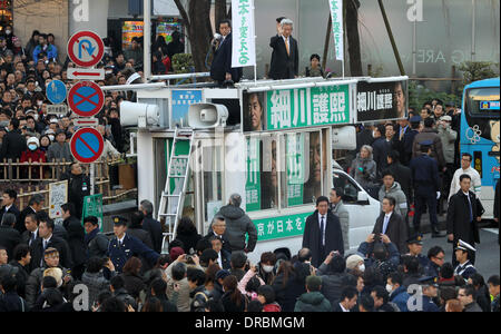 Tokyo, Japon. 23 Jan, 2014. L'ancien Premier Ministre Junichiro Koizumi propose une campagne électorale Discours de l'ancien premier ministre Morihiro Hosokawa durant la Tokyo élections de gouverneur le 23 Jan 2014 à Tokyo, Japon. La campagne officielle a débuté le 23 janvier pour l'élection au poste de gouverneur de Tokyo le 9 février. Koichi Kamoshida/crédit : Jana Press/ZUMAPRESS.com/Alamy Live News Banque D'Images