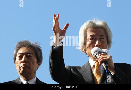 Tokyo, Japon. 23 Jan, 2014. L'ancien Premier Ministre Junichiro Koizumi propose une campagne électorale Discours de l'ancien premier ministre Morihiro Hosokawa durant la Tokyo élections de gouverneurs en face du siège du Gouvernement Métropolitain de Tokyo le 23 Jan 2014 à Tokyo, Japon. La campagne officielle a débuté le 23 janvier pour l'élection au poste de gouverneur de Tokyo le 9 février. Koichi Kamoshida/crédit : Jana Press/ZUMAPRESS.com/Alamy Live News Banque D'Images