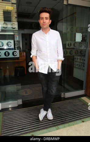 Nick Grimshaw à la BBC Radio 1 studios après avoir été confirmé du nouvel hôte de la breakfast show Londres, Angleterre - 11.07.12 Banque D'Images