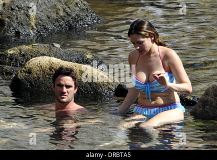 Kelly Brook et Thom Evans passent du temps ensemble de baignade sur l'île d'Ischia, Italie - 12.07.12 Banque D'Images