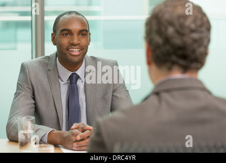 Businessmen talking in meeting Banque D'Images